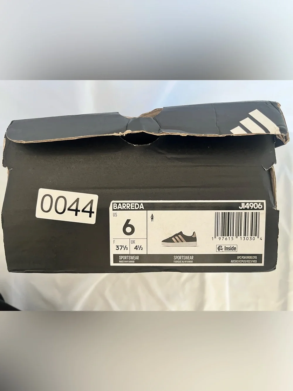 Adidas women’s Barreda BNWT